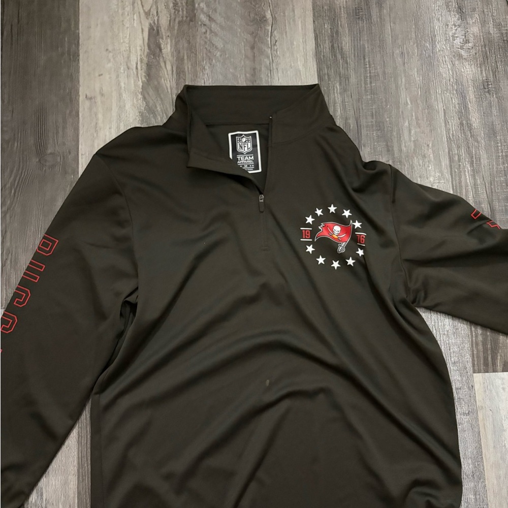 NFL Black and Red Men's Quarter-Zip Sweatshirt